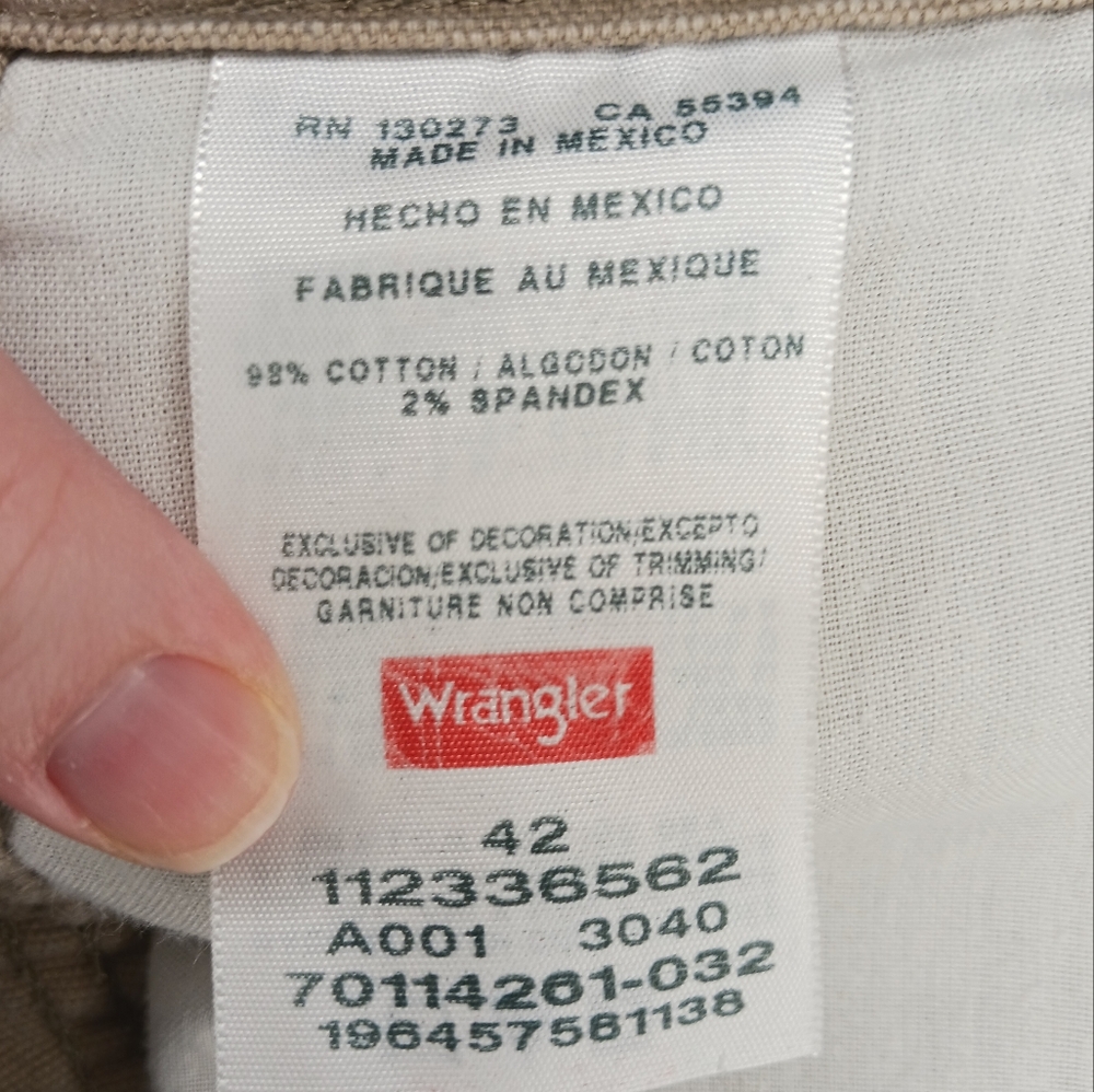 Wrangler Tan Cargo Shorts Size 42 - Picture 3 of 3